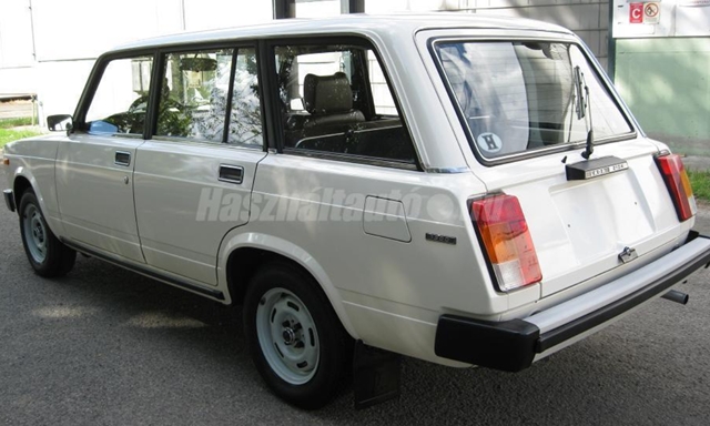 Szinte újautó-árban adják ezt az öreg kocka-Ladát 4