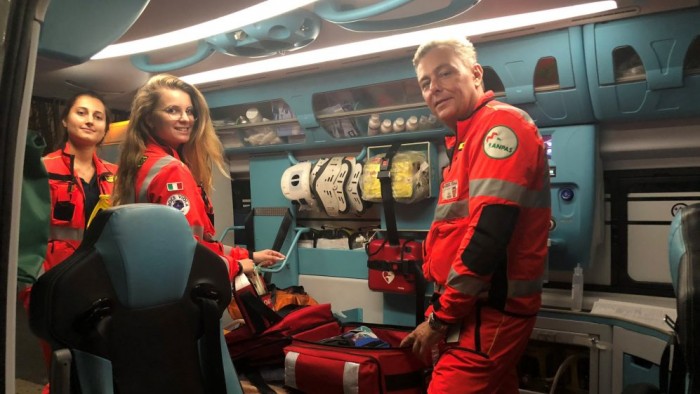 Koronavírusos betegeket szállít az F1-es gumifőnök 1