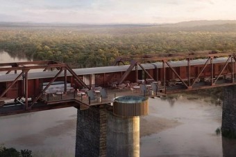 Vonathotelből nyílik csodás kilátás az afrikai nagyvadakra