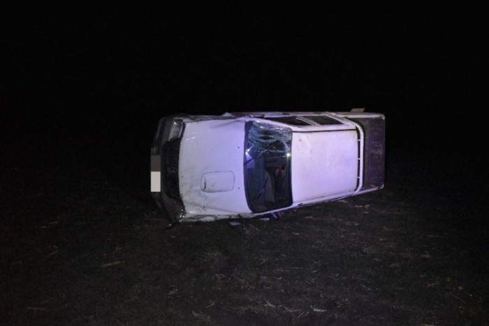 Mindenki megsérült a felborult autóban, mert hibáztak