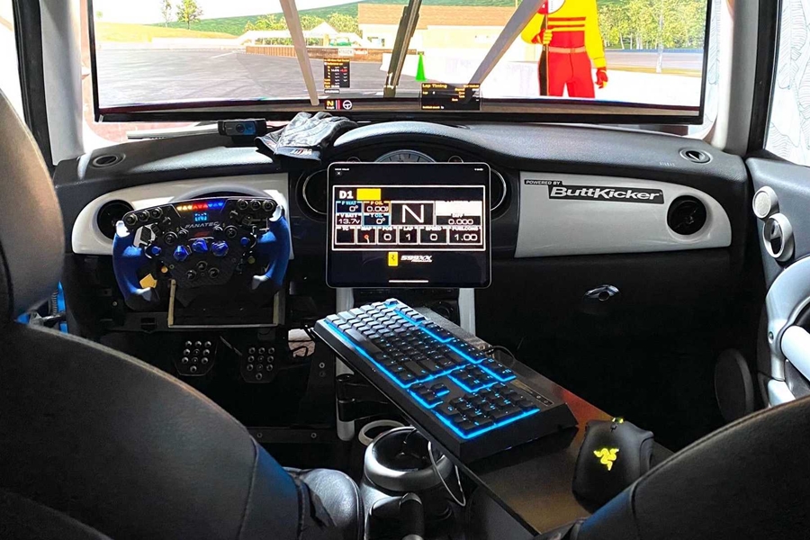 MINI Cooper S-ből épített szimulátort a pincébe 9