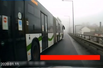 Videó: Nem kímélte a tanulóvezetőt a pofátlan buszos