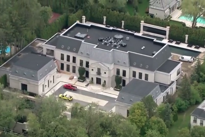 Még a WC is zenél a rapper luxusvillájában