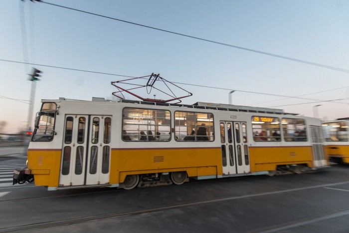 Csak maszkban lehet használni a pesti tömegközlekedést