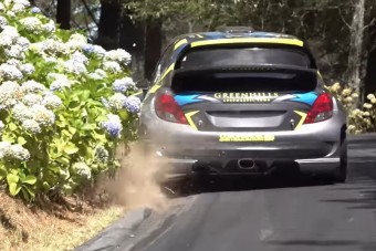 Meglepő motort pakoltak ebbe a Peugeot 207-esbe