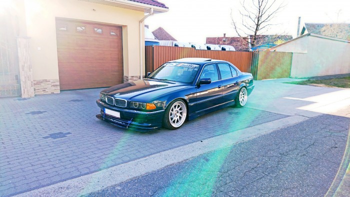 Egy körforgalmon is átugratott már ez a hazai BMW, de végül minden jól alakult 4