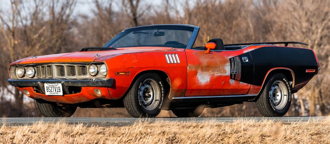 Kopottan is gyönyörű a 35 évig pihenő Plymouth Barracuda kabrió