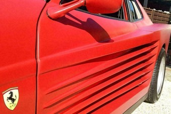 Itt a Porsche, ami Ferrarinak öltözött és nem sikerült neki