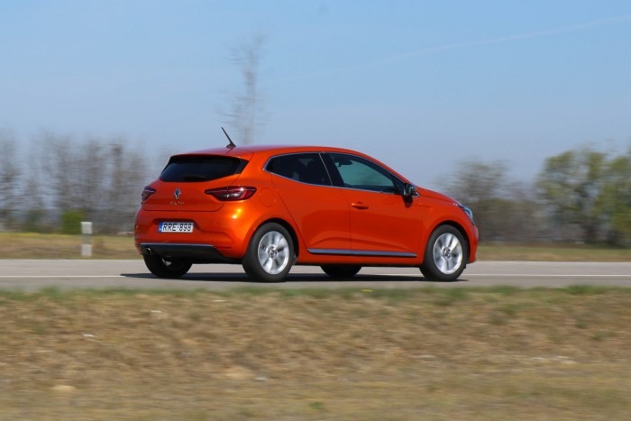 Kisautó vagy SUV? – Mivel járok jobban? 12 Kisautó vagy SUV? – Mivel járok jobban? 12