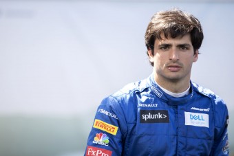 F1: Sainznak az idegeire mehet a Ferrari