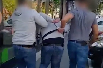 Jelblokkolóval törték fel a józsefvárosi autókat, jöttek a rendőrök, és nem kérdeztek