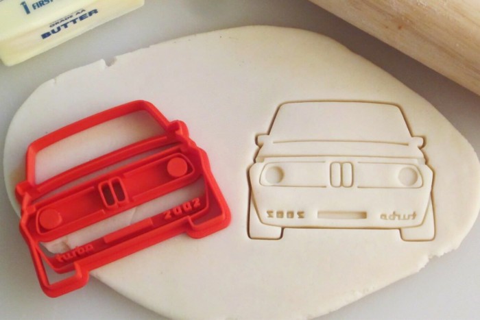 Unod magad otthon? Ezek az autós sütiformák tuti feldobják a napod!