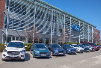 Autókat ajánlott fel a kórházaknak a Ford