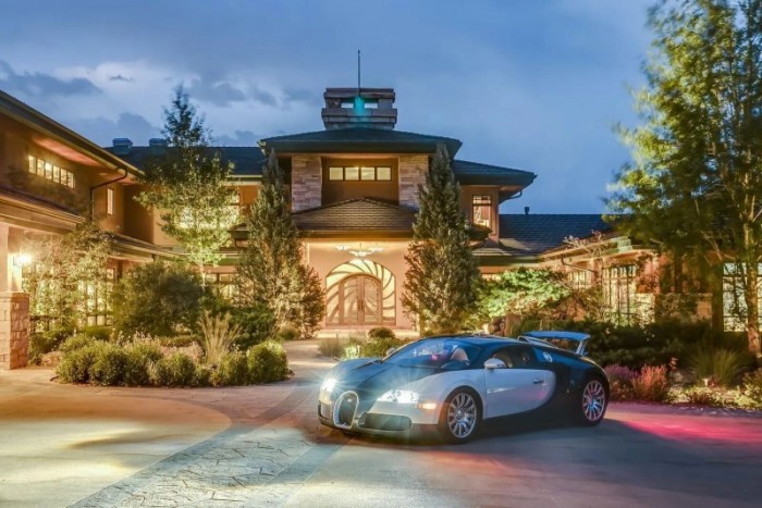 6,3 milliárdért eladó ez az álomház száz autót befogadó garázssal 7