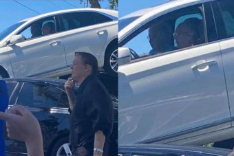 Két autó tetején kötött ki az ijedtében hátrafelé száguldó nyugdíjas