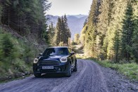 Két tucat fényképen a megújult Mini Countryman 45