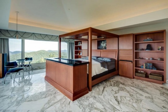 6,3 milliárdért eladó ez az álomház száz autót befogadó garázssal 1