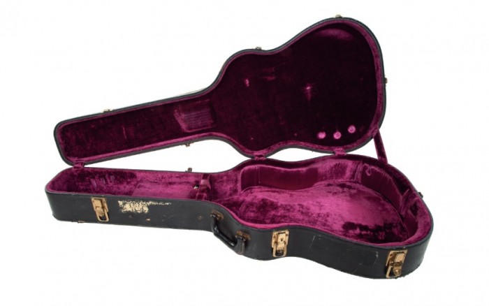 Egymillió dollárért kelhet el Kurt Cobain gitárja 1 | Vezess Egymillió dollárért kelhet el Kurt Cobain gitárja 1