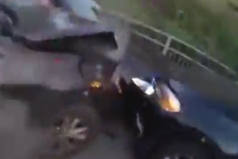 Nem szórakozott a rendőr, keményen belehajtott a bűnözőbe