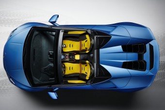 Vászontető és hátsókerék-hajtás szórakoztat a legújabb Lamborghiniben