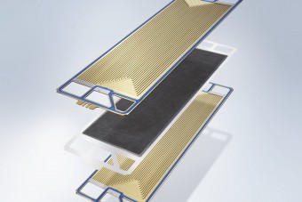 Közös fejlesztésbe fogott a Daimler és a Rolls-Royce