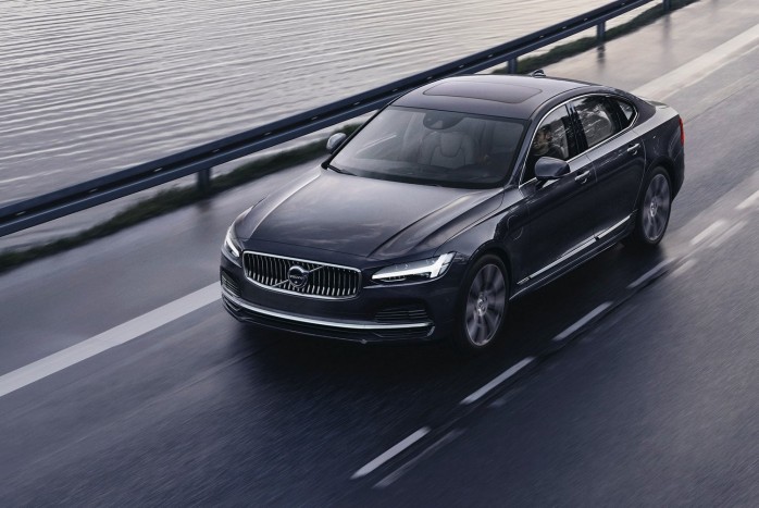 Radikálisan korlátozza autói végsebességét a Volvo