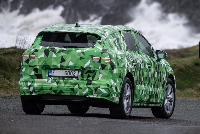 Csak villanymotor hajtja a legerősebb Škodát 8