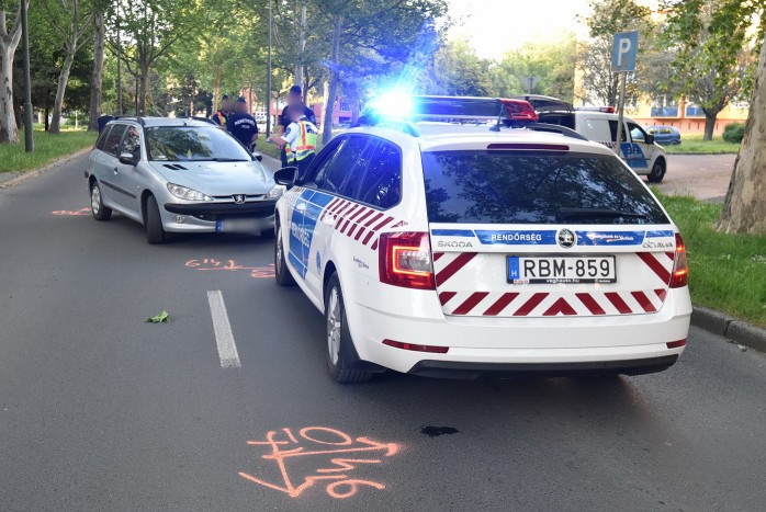 Kijött a frissen javított szombathelyi rendőrautó a szervizből, rögtön nekiment egy részeg