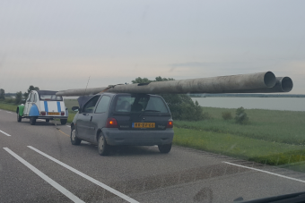 Szinte minden szabályt megsértett a lopott lámpaoszlopokat szállító autós