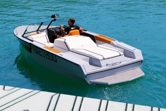 Peugeot, amivel utánfutó helyett vízisít vontathatsz