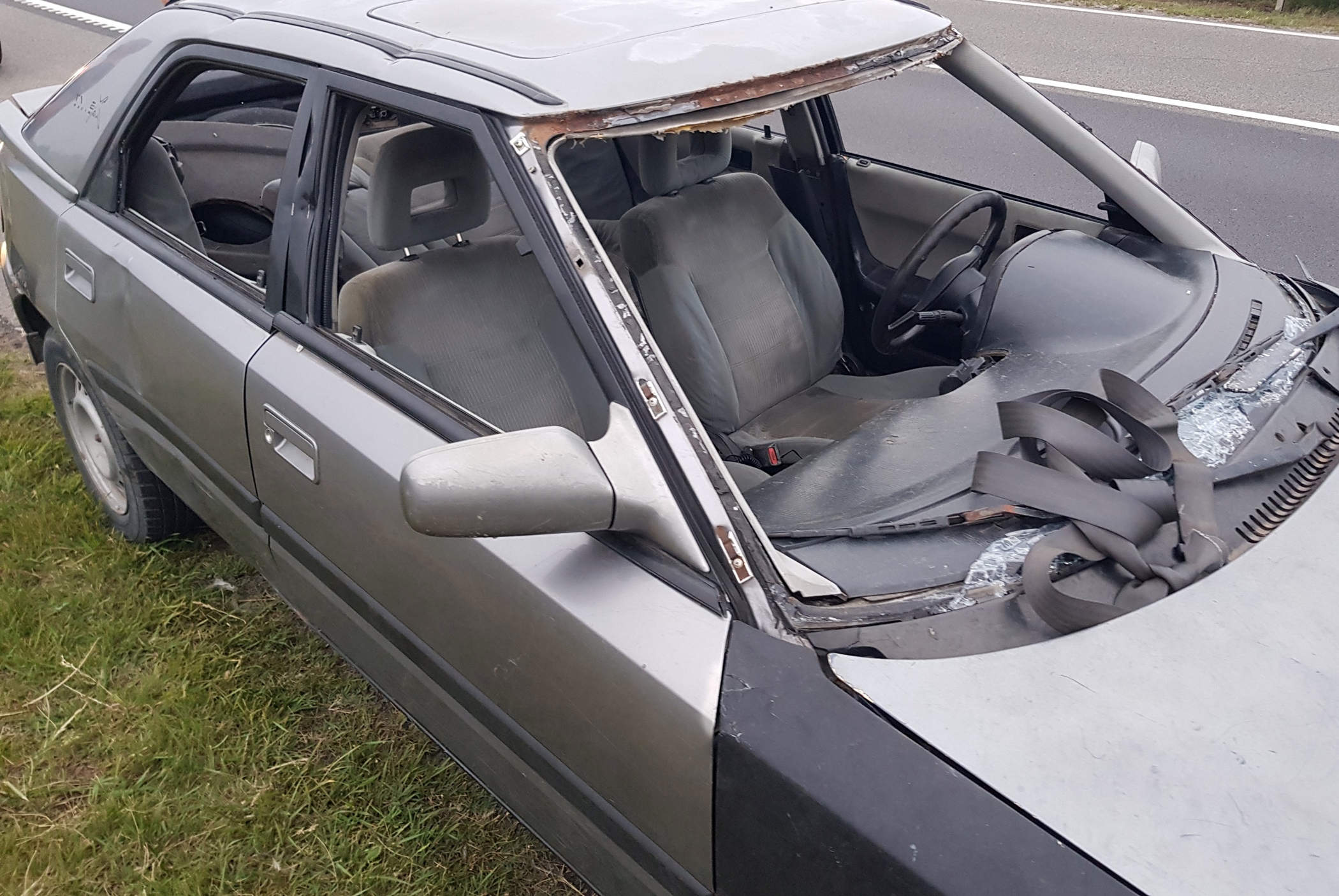 Szélvédők nélkül közlekedő autót fogtak az M5-ösön 3