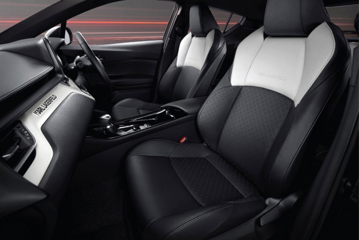 Divatautó feketén-fehéren 7