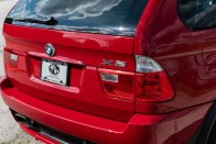 A BMW X5 4.8is-re még nem kellett M logó 24