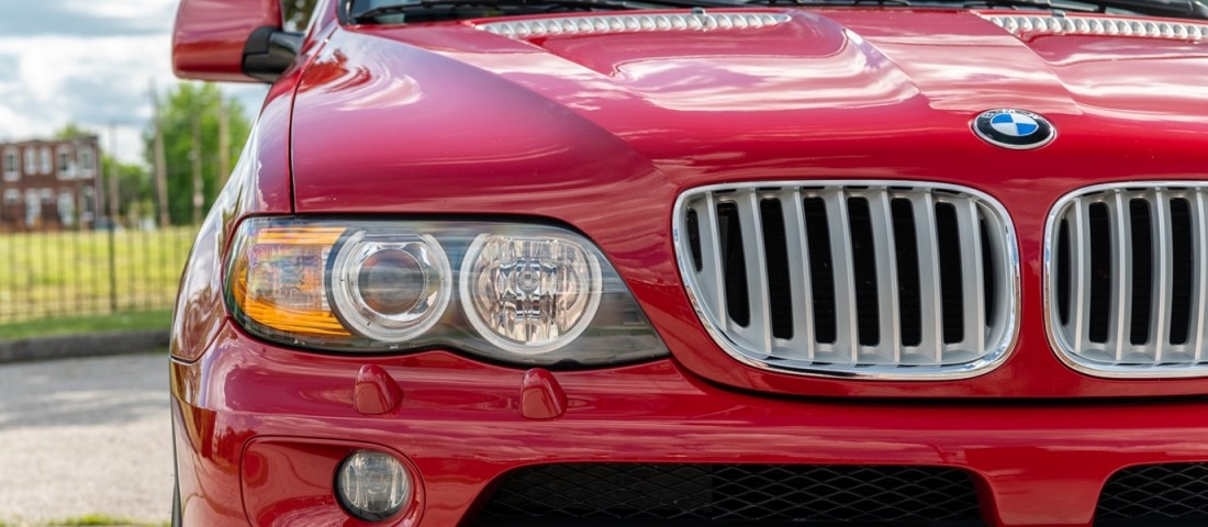 A BMW X5 4.8is-re még nem kellett M logó