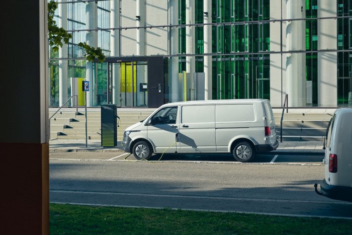 Tuningcéggel csinált elektromos Transportert a Volkswagen
