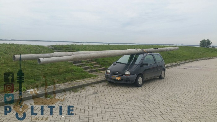 Szinte minden szabályt megsértett a lopott lámpaoszlopokat szállító autós 2 Szinte minden szabályt megsértett a lopott lámpaoszlopokat szállító autós 2