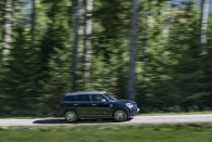 Két tucat fényképen a megújult Mini Countryman 66