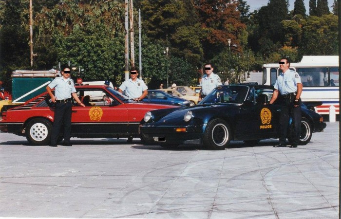 A görög rendőrök ezekkel a penge verdákkal harcoltak az illegális versenyzők ellen 8