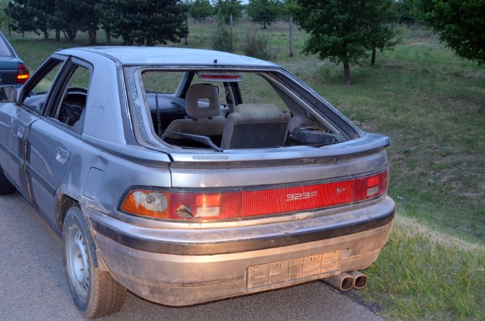 Szélvédők nélkül közlekedő autót fogtak az M5-ösön 2