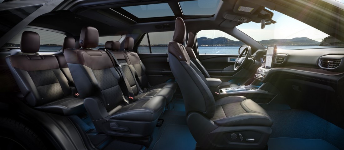 Itt a Ford hétszemélyes hibrid szabadidőjárműve