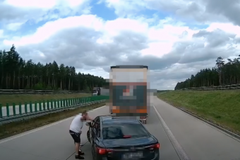 Vadnyugati küzdelem folyt az autópályán kamionosok és autós között