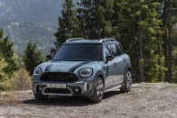 Két tucat fényképen a megújult Mini Countryman 202