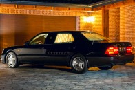 A 90-es évek luxusát adja a hosszított Lexus LS400 28
