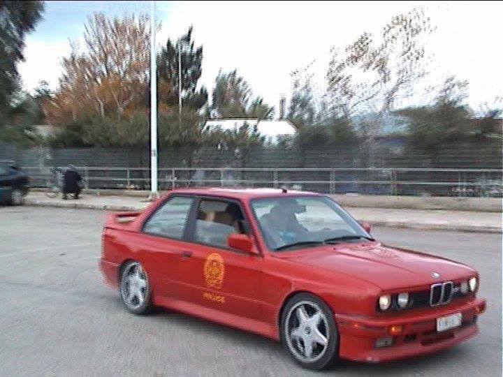 A görög rendőrök ezekkel a penge verdákkal harcoltak az illegális versenyzők ellen 3