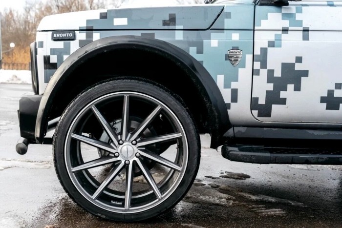 Egyre extrémebb Lada Nivákat építenek az oroszok, nem ritka a 22 colos kerék 4