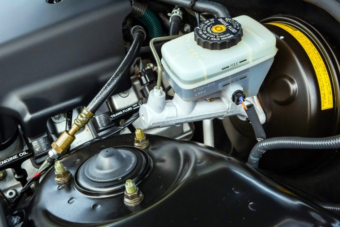 A 90-es évek luxusát adja a hosszított Lexus LS400 6