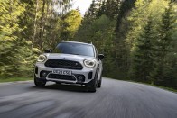 Két tucat fényképen a megújult Mini Countryman 385