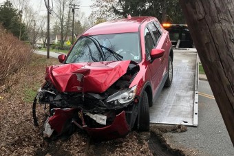 Balesetet történhetett, mert maszkban vezetett