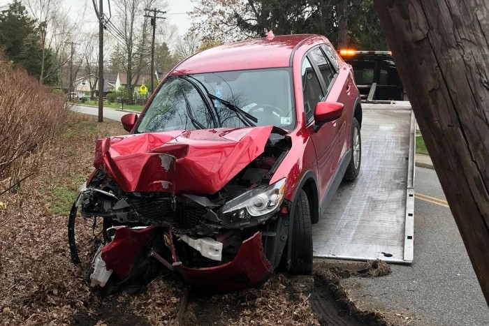 Balesetet történhetett, mert maszkban vezetett
