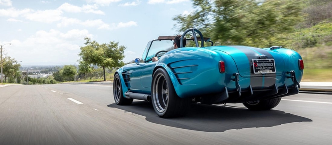 A modern Cobra ára 25 millió, plusz a motor